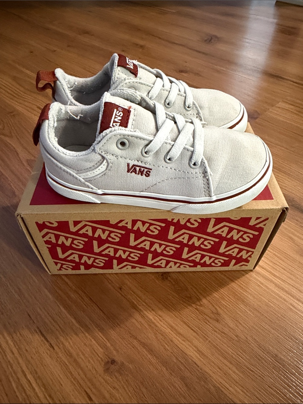 Vans Kids Low-Top Canvas Sneakers in Light Gray with Red Accents